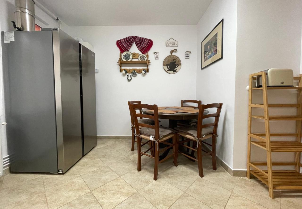 2_Traveler'S Retreat Apartment Brasov Ngoại thất bức ảnh