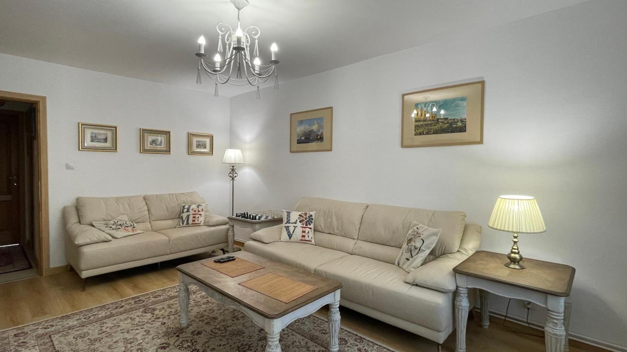 2_Traveler'S Retreat Apartment Brasov Ngoại thất bức ảnh